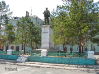 Памятник В.И. Ленину у школы № 2. 2009 год