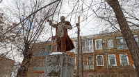 Памятник В.И. Ленину в 1-ом Домбаровском переулке