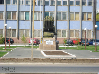 Памятник труженикам Орского механического завода. 2009 год