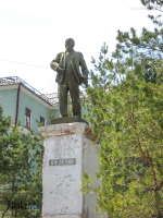 Памятник В.И. Ленину у школы № 2. 2009 год
