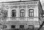 В этом доме, в Орске, в 1925-1926 годах работал инструктором уездного комитета комсомола Муса Джалиль