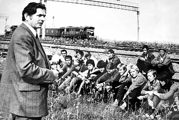 Михаил Кокуркин давал напутствие молодежи на экскурсиях по железной дороге и субботниках