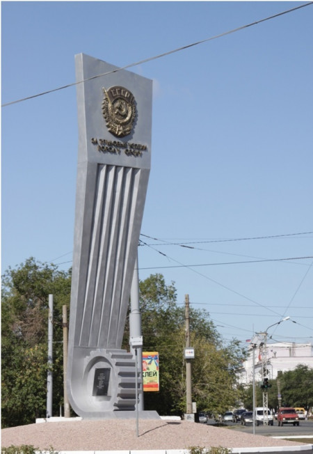 Открытие обновленного памятника «Слава труду» на проспекте Мира состоялось 26 августа 2011 года